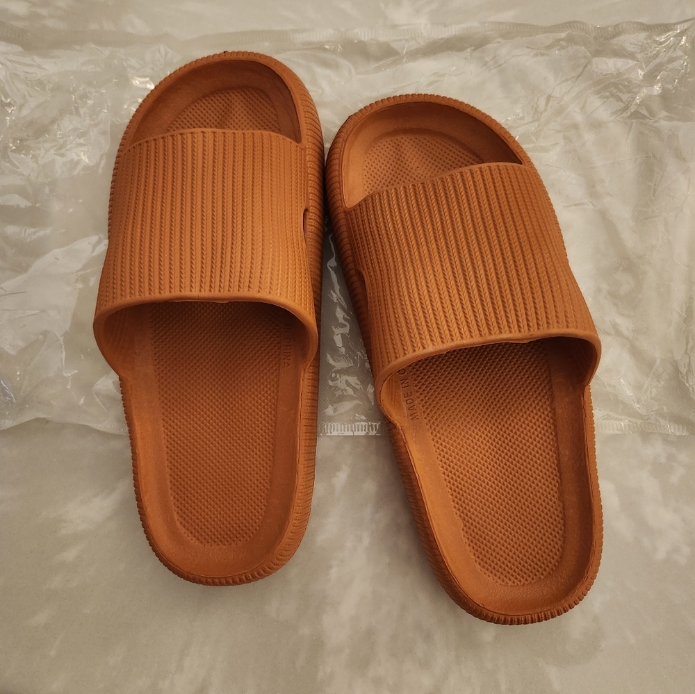 Foam slides/Slippers